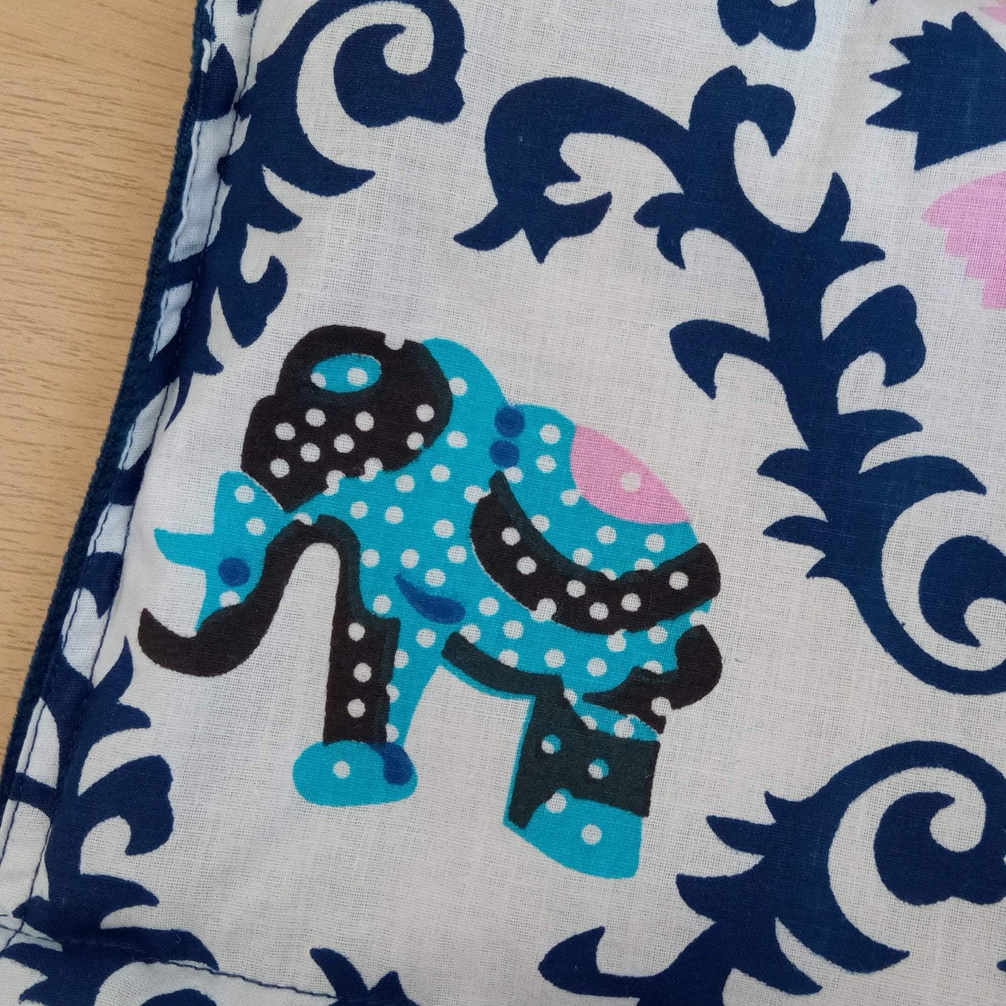 60x80cm Indian Elephants with Navy Blue Velvet Blanket, 2kg